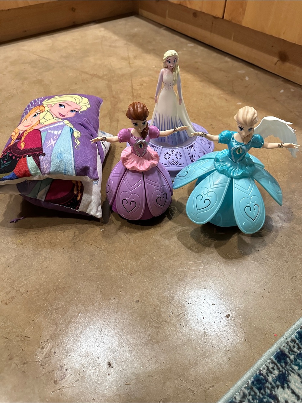 Disney Frozen Spinning Princess Dolls Set - Purple, Pink & Blue
